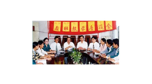 校領(lǐng)導主持西藏班教學座談會