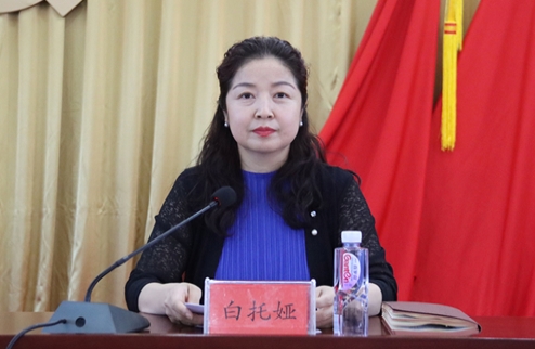 黨委副書記、院長(zhǎng)　白托婭